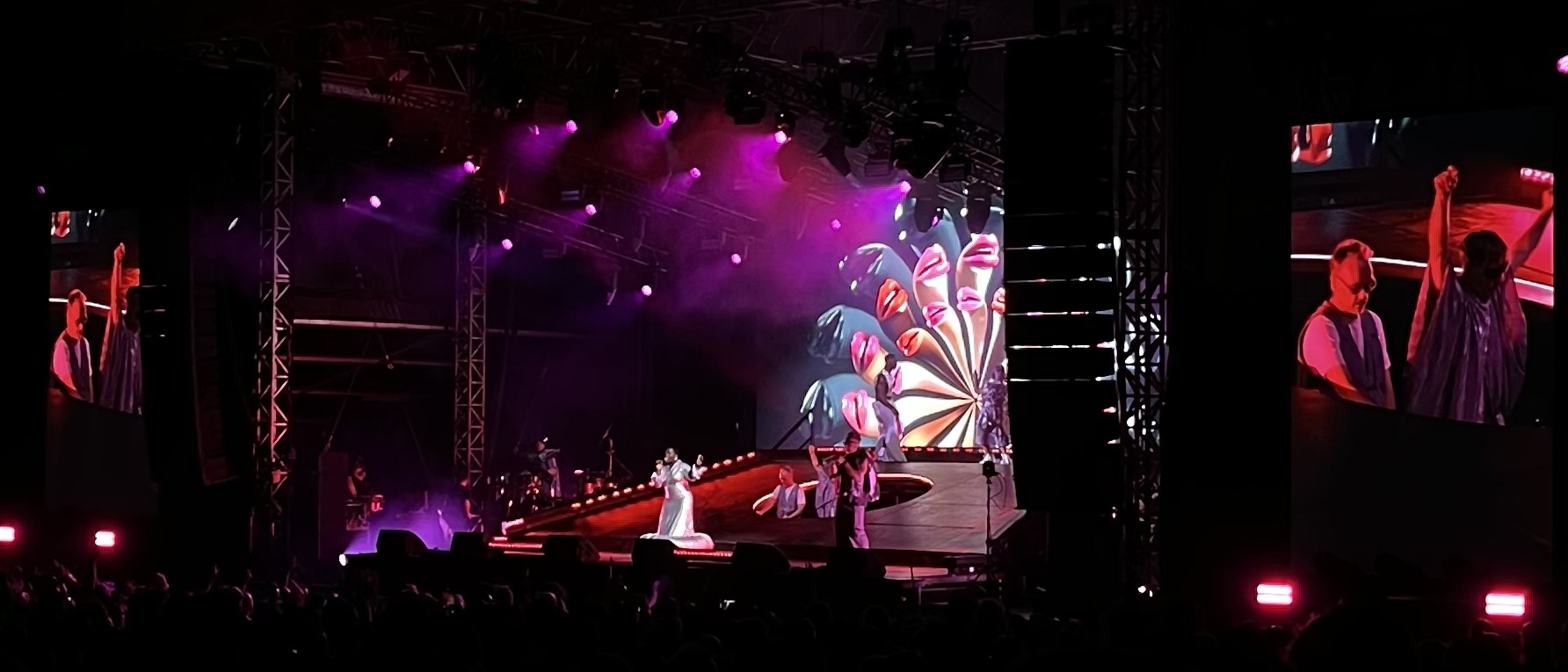 Basement Jaxx live on stage the screen shows Simon & Felix in the middle of the stage and the video at the back shows lips singing